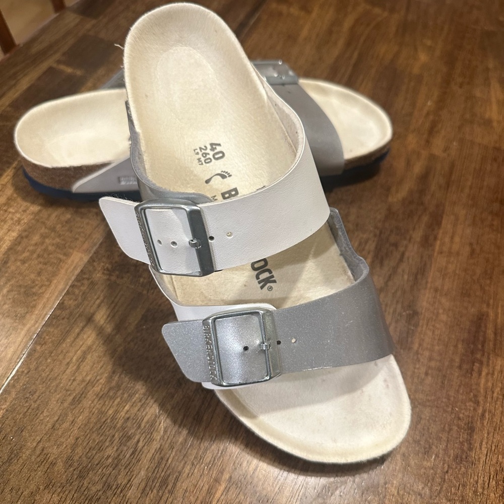 Birkenstock Women’s Metallic Silver Sandals - Picture 7 of 11